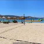 Livadia Seaside 13 Πανσιόν