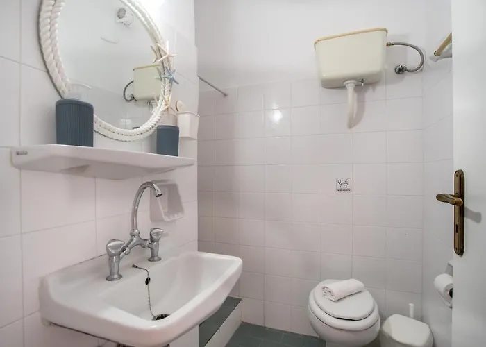 Livadia Seaside 13 3*